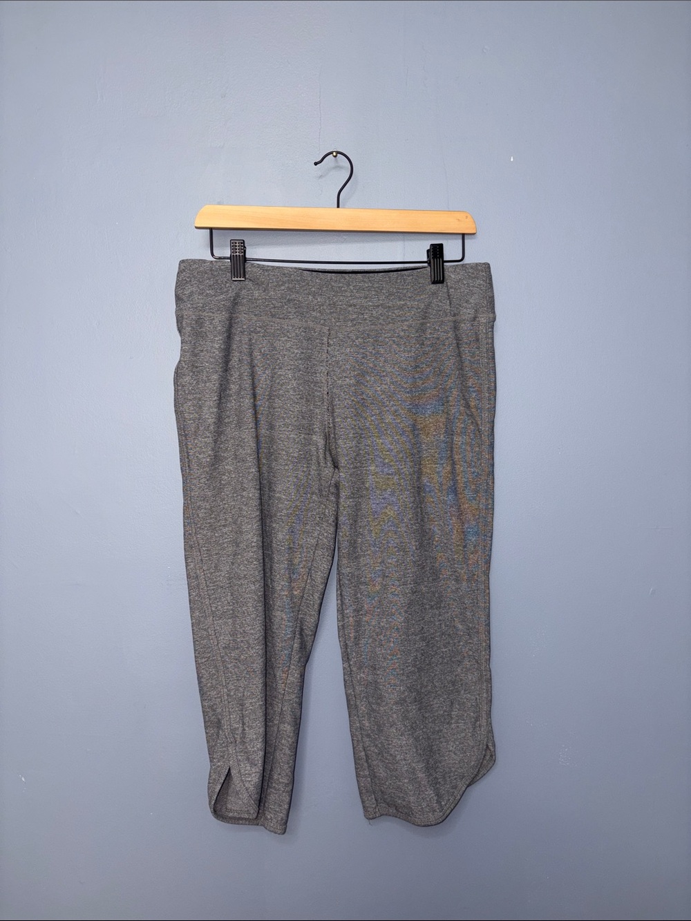 Tuff Athletics • Black Printed Crop Capris